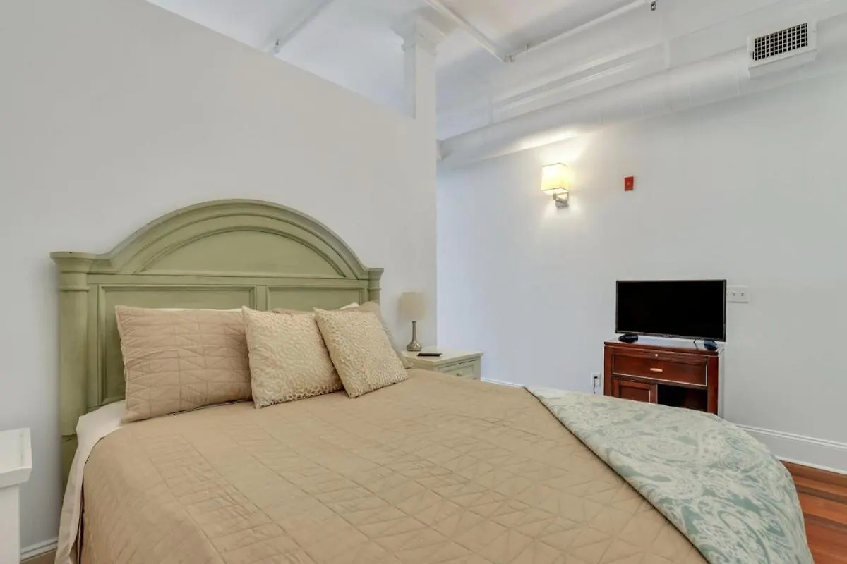 Knockout Loft- Near Plant Riverside Savannah